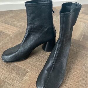 Arket Sleek Black Heeled Boots